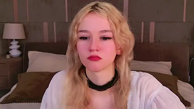 Snapshot of NaomiLoys chatting on 03.08.25 NaomiLoys online show from 03.08.25