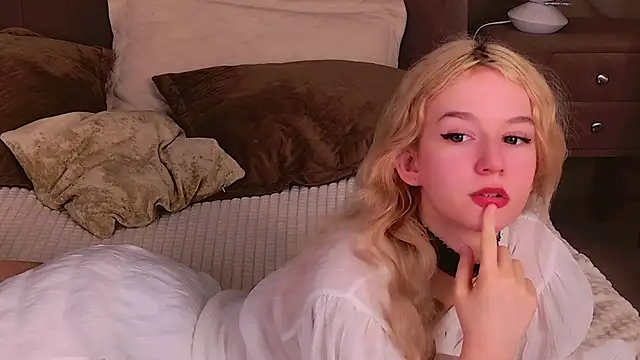 Snapshot of NaomiLoys chatting on 03.09.25 NaomiLoys online show from 03.09.25