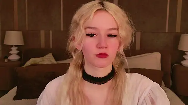 Snapshot of NaomiLoys chatting on 03.11.25 NaomiLoys online show from 03.11.25