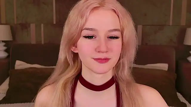 Snapshot of NaomiLoys chatting on 03.16.25 NaomiLoys online show from 03.16.25