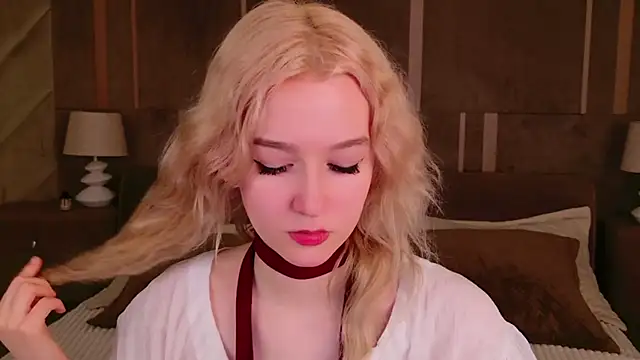 Snapshot of NaomiLoys chatting on 03.22.25 NaomiLoys online show from 03.22.25