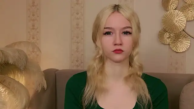 Snapshot of NaomiLoys chatting on 11.12.25 NaomiLoys online show from 11.12.25