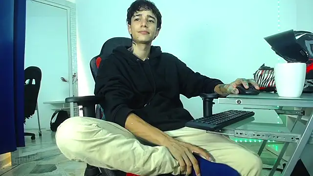 Snapshot of Zacktk7 chatting on 12.16.24 Zacktk7 online show from 12.16.24