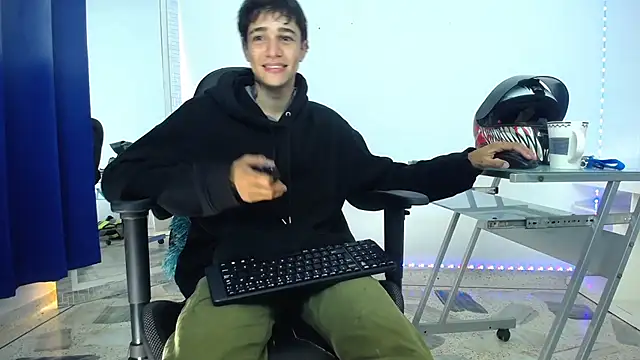 Snapshot of Zacktk7 chatting on 12.17.24 Zacktk7 online show from 12.17.24