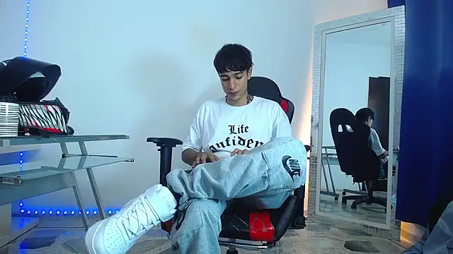 Snapshot of Zacktk7 chatting on 12.23.24 Zacktk7 online show from 12.23.24