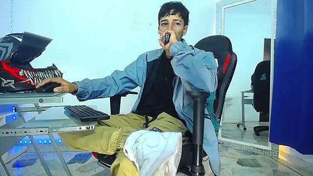 Snapshot of Zacktk7 chatting on 12.30.24 Zacktk7 online show from 12.30.24