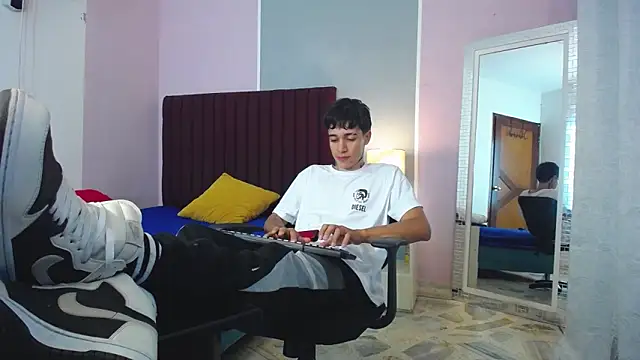 Snapshot of Zacktk7 chatting on 01.02.25 Zacktk7 online show from 01.02.25