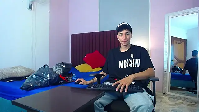 Snapshot of Zacktk7 chatting on 01.04.25 Zacktk7 online show from 01.04.25