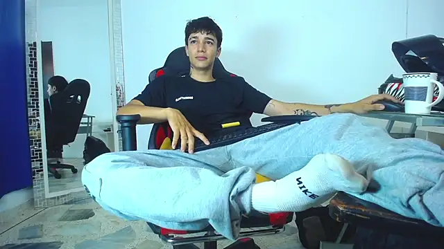 Snapshot of Zacktk7 chatting on 01.10.25 Zacktk7 online show from 01.10.25