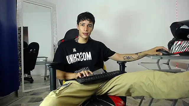 Snapshot of Zacktk7 chatting on 01.13.25 Zacktk7 online show from 01.13.25