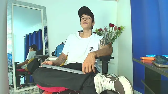 Snapshot of Zacktk7 chatting on 02.11.25 Zacktk7 online show from 02.11.25