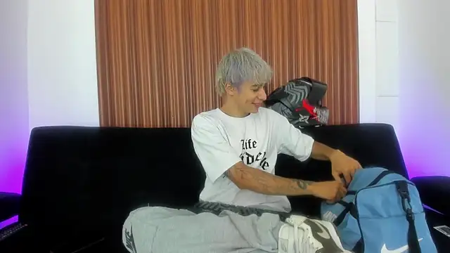 Snapshot of Zacktk7 chatting on 02.20.25 Zacktk7 online show from 02.20.25