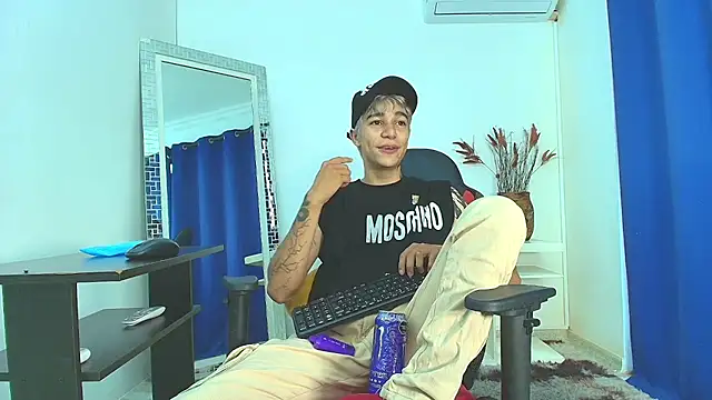 Snapshot of Zacktk7 chatting on 02.21.25 Zacktk7 online show from 02.21.25