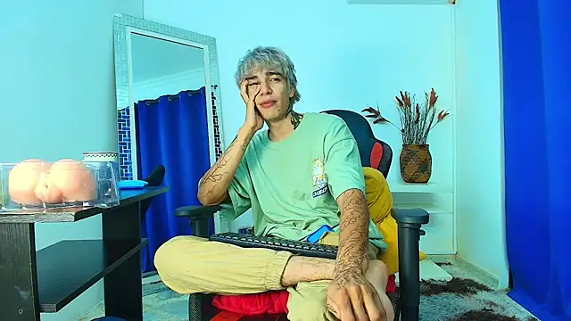 Snapshot of Zacktk7 chatting on 02.28.25 Zacktk7 online show from 02.28.25