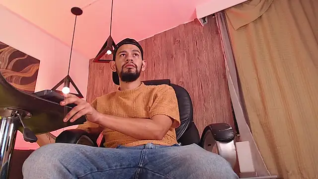 Snapshot of Bedobigcock chatting on 02.06.25 Bedobigcock online show from 02.06.25