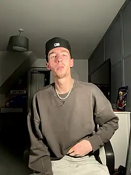 Snapshot of MikesWood21 chatting on 12.02.24 MikesWood21 online show from 12.02.24