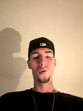 Snapshot of MikesWood21 chatting on 10.19.25 MikesWood21 online show from 10.19.25