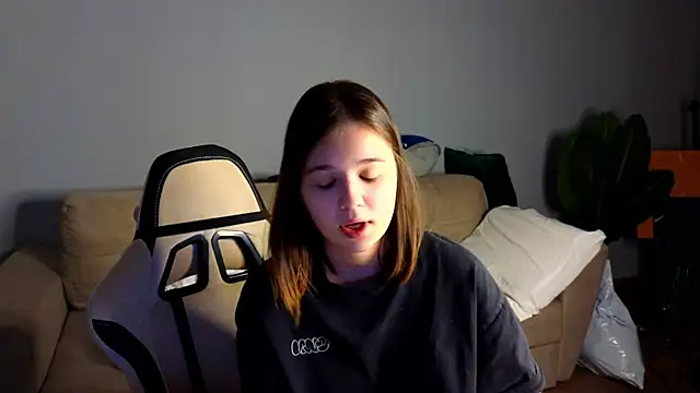 Snapshot of Leela_sun chatting on 02.21.25 Leela sun online show from 02.21.25