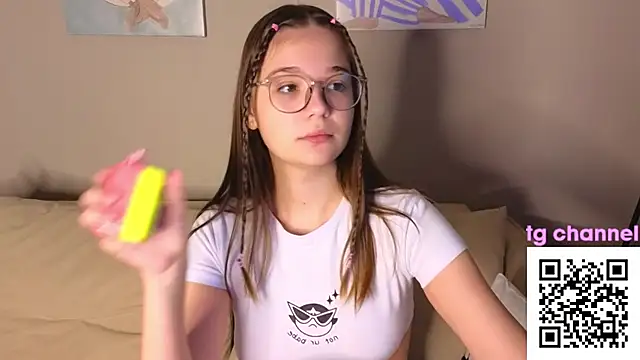 Snapshot of Leela_sun chatting on 11.23.25 Leela sun online show from 11.23.25