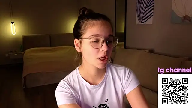 Snapshot of Leela_sun chatting on 12.04.25 Leela sun online show from 12.04.25