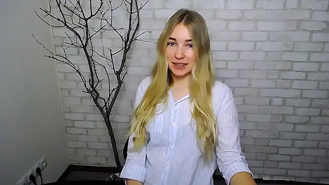 Queen ofLove online show from 01.04.25