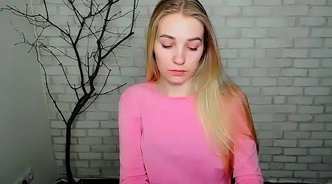 Queen ofLove online show from 03.18.25