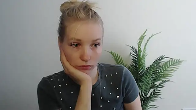 Queen ofLove online show from 04.30.26
