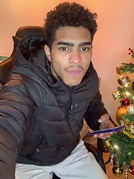 Snapshot of Ryan-hot chatting on 12.11.24 Ryan-hot online show from 12.11.24