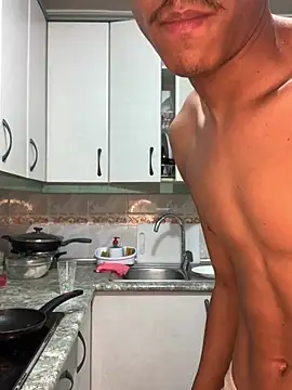 Snapshot of Ryan-hot chatting on 12.12.24 Ryan-hot online show from 12.12.24