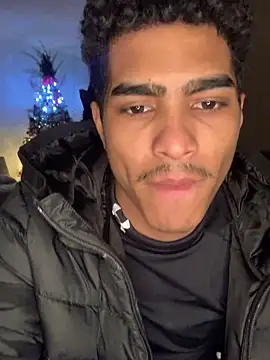 Snapshot of Ryan-hot chatting on 12.13.24 Ryan-hot online show from 12.13.24