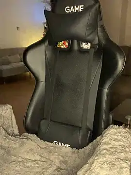 Snapshot of Ryan-hot chatting on 12.13.24 Ryan-hot online show from 12.13.24