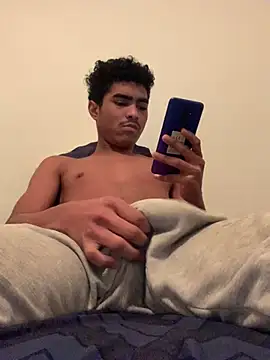 Snapshot of Ryan-hot chatting on 12.14.24 Ryan-hot online show from 12.14.24