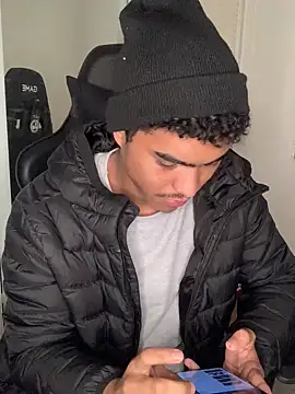 Snapshot of Ryan-hot chatting on 12.15.24 Ryan-hot online show from 12.15.24