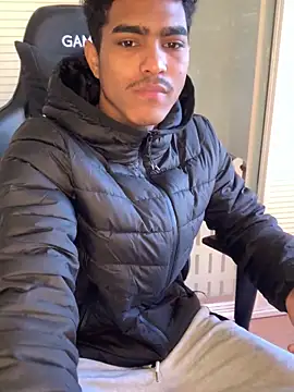 Snapshot of Ryan-hot chatting on 12.15.24 Ryan-hot online show from 12.15.24