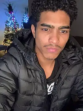 Snapshot of Ryan-hot chatting on 12.17.24 Ryan-hot online show from 12.17.24