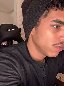 Snapshot of Ryan-hot chatting on 12.20.24 Ryan-hot online show from 12.20.24