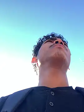 Snapshot of Ryan-hot chatting on 12.20.24 Ryan-hot online show from 12.20.24