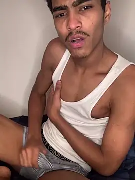 Snapshot of Ryan-hot chatting on 12.20.24 Ryan-hot online show from 12.20.24