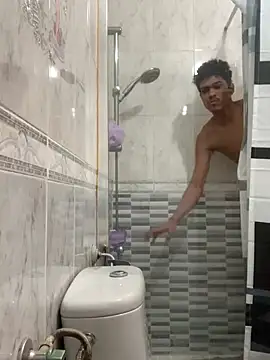 Snapshot of Ryan-hot chatting on 12.22.24 Ryan-hot online show from 12.22.24