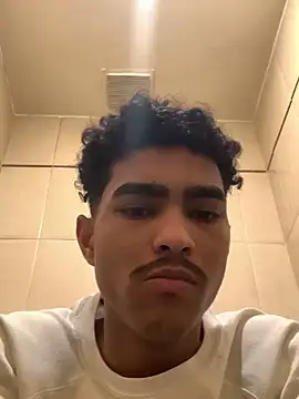 Snapshot of Ryan-hot chatting on 12.27.24 Ryan-hot online show from 12.27.24