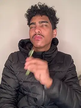 Snapshot of Ryan-hot chatting on 01.14.25 Ryan-hot online show from 01.14.25