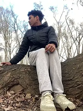 Snapshot of Ryan-hot chatting on 01.23.25 Ryan-hot online show from 01.23.25