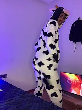 Snapshot of Ryan-hot chatting on 01.24.25 Ryan-hot online show from 01.24.25