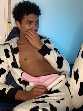 Snapshot of Ryan-hot chatting on 01.25.25 Ryan-hot online show from 01.25.25