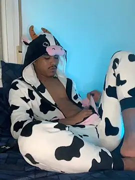 Snapshot of Ryan-hot chatting on 01.26.25 Ryan-hot online show from 01.26.25