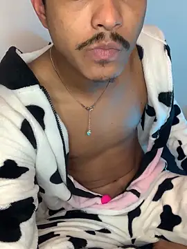 Snapshot of Ryan-hot chatting on 01.28.25 Ryan-hot online show from 01.28.25