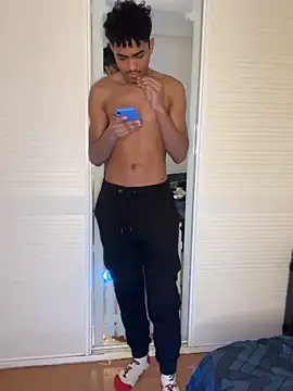 Snapshot of Ryan-hot chatting on 03.04.25 Ryan-hot online show from 03.04.25