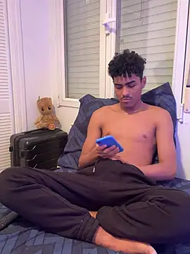 Snapshot of Ryan-hot chatting on 03.04.25 Ryan-hot online show from 03.04.25