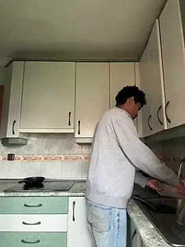 Snapshot of Ryan-hot chatting on 03.17.25 Ryan-hot online show from 03.17.25