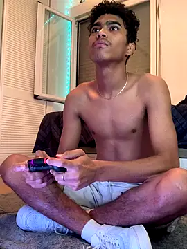 Snapshot of Ryan-hot chatting on 10.24.25 Ryan-hot online show from 10.24.25